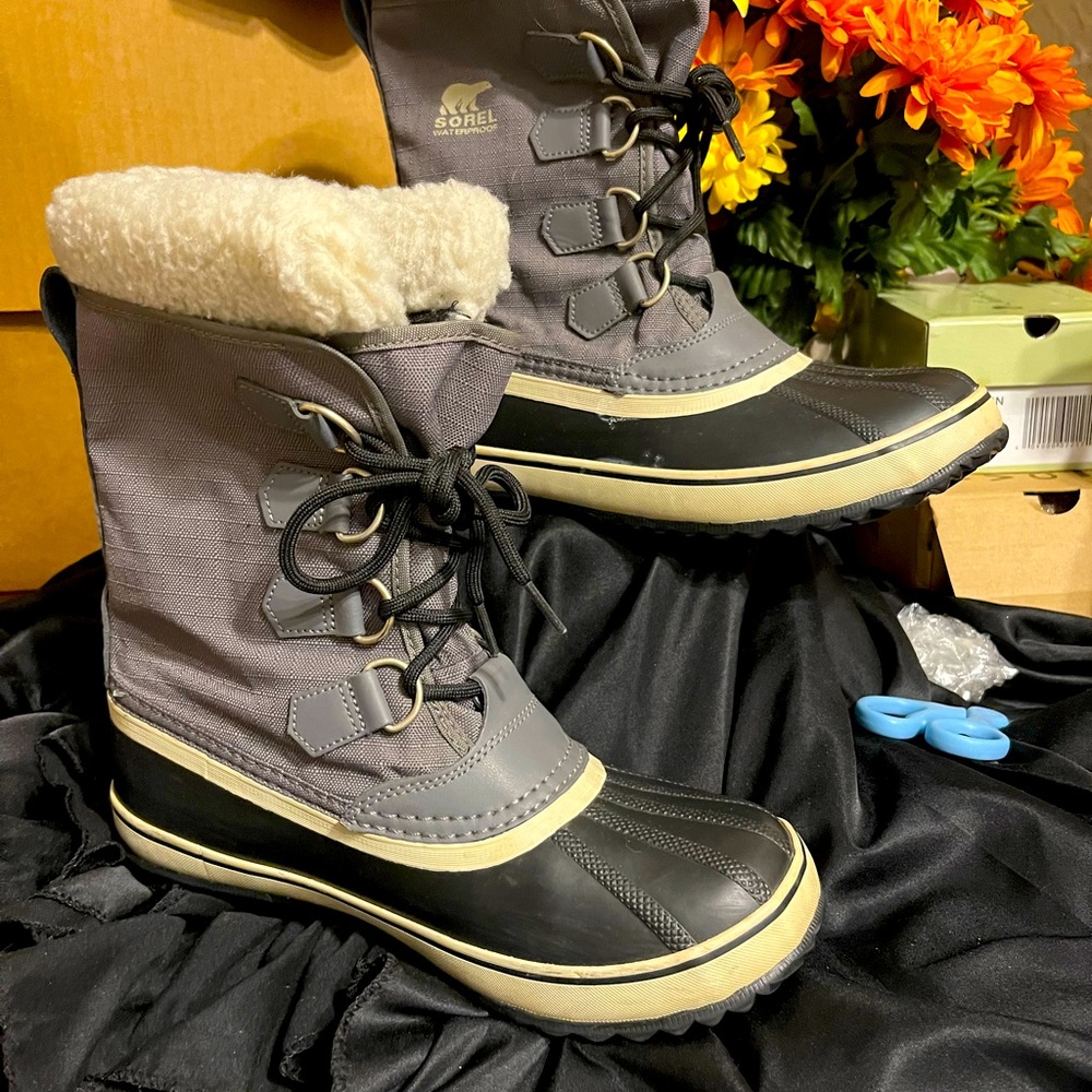 Sorel boots excellent condition size 8
